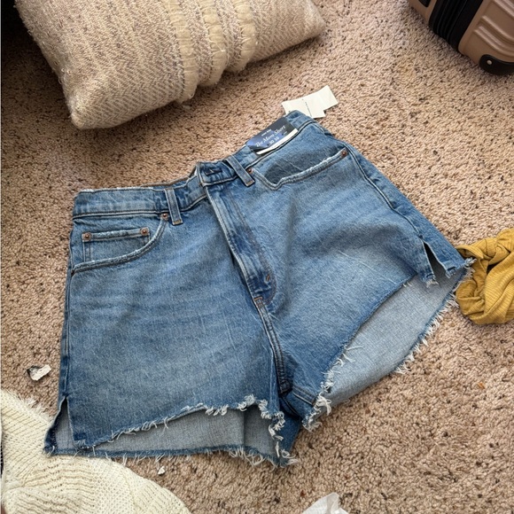 Abercrombie mom shorts curvy love size 30 or size 10 brand new with tags!!!! - Picture 2 of 5